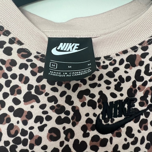NWOT Nike Animal print t-shirt - Picture 4 of 4